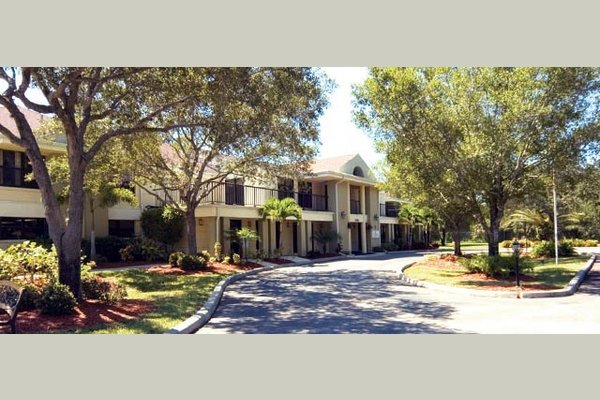 SPRINGWOOD COURT thumb_springwoodcourt-new-header3-100